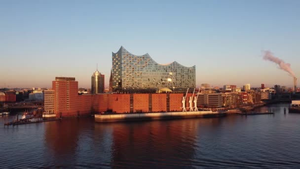 Hamburg Daki Elbphilharmonie Konser Salonu Günbatımında Güzel Bir Hava Manzarası — Stok video