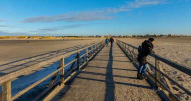Wadden Denizi 'ndeki muhteşem manzara St. Peter Sipariş Almanya - Kuzey Frizya, GERMANY - 21 Aralık 2021