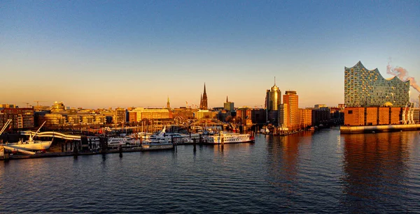 Csodálatos Kilátás Nyílik Hamburg Kikötőjére Elbphilharmonie Koncertterem Naplementekor Drónfotózás Németország — Stock Fotó