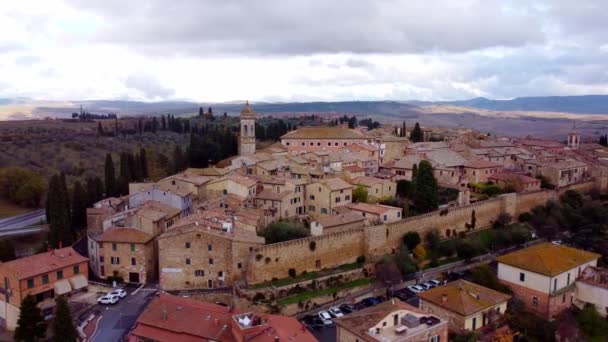 Vale Orcia Toscana Com Bela Aldeia San Quirico Vista Aérea — Vídeo de Stock