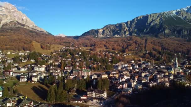 Vlucht Cortina Ampezzo Dolomieten Italiaanse Alpen Luchtfoto — Stockvideo