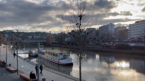 Sightseeing Boat River Saar Saarbruecken Saarbruecken Germany January 2022 — 图库视频影像