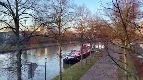 Saarbruecken Almanya Sında Saar Nehri Boyunca Nehir Yürüyüşü — Stok video