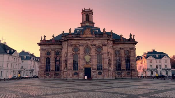 Den Mest Kända Kyrkan Saarbruecken Tyskland Heter Ludwigskirche — Stockvideo