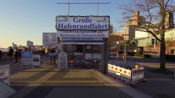 Περίπτερο Πώλησης Εισιτηρίων Για Κρουαζιέρες Στο Λιμάνι Του Αμβούργου Hamburg — Αρχείο Βίντεο