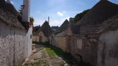 İtalya 'nın Alberobello şehrinde ünlü Trulli evleri - seyahat fotoğrafçılığı