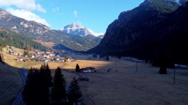 Dolomite Dağları 'ndaki şaşırtıcı kış manzarası Güney Tyrol İtalya - seyahat fotoğrafçılığı