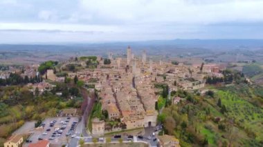 Tuscany İtalya 'daki San Gigmignano ünlü bir kent simgesidir - hava manzarası - seyahat fotoğrafçılığı