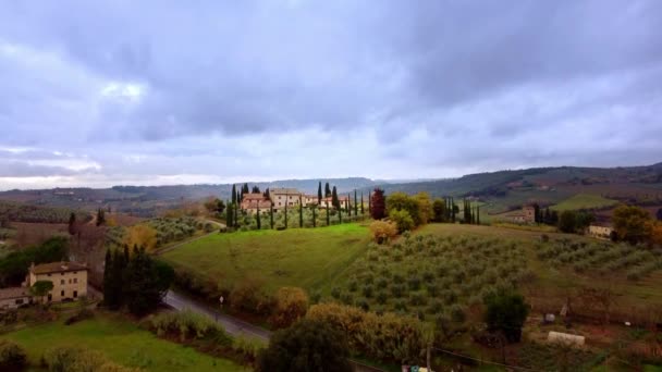トスカーナの典型的な田園地帯と風景イタリア 旅行写真 — ストック動画