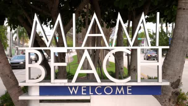 Famoso cartel de bienvenida a Miami Beach — Vídeo de stock
