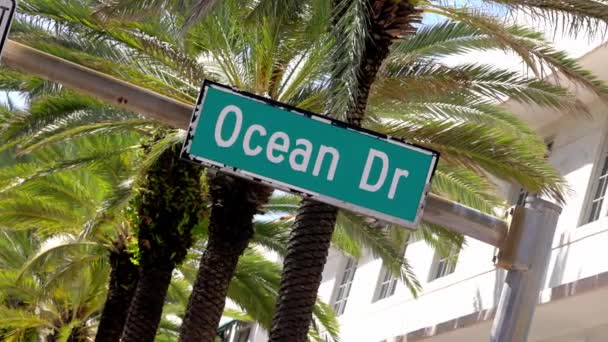 Slavný Ocean Drive na Miami Beach — Stock video