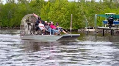 Everglades 'teki Bataklık teknesi turizmi Florida' daki tüm şehirler, Birleşik Devletler - 20 Şubat 2022