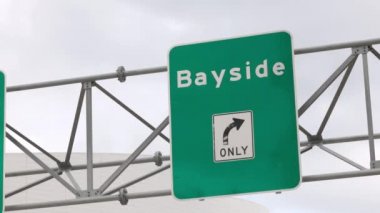 Miami 'deki Bayside' a yön tabelası