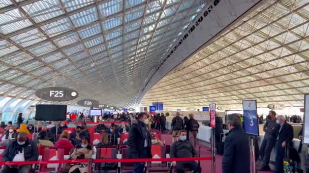 Modern International Terminal at Paris Airport Charles de Gaulle - PARIS, FRANCE - FEBRUARY 21, 2022 — Stock Video