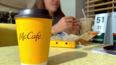 Mc Cafe 'de kahvaltı yapmak - MIAMI, Birleşik Devletler - 20 Şubat 2022