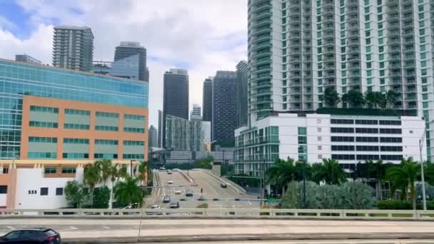 Miami Belváros a Brickell kerületben - MIAMI, EGYESÜLT ÁLLAMOK - 2022. február 20. — Stock videók