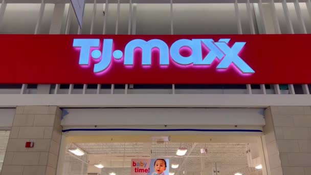 TJ Maxx Store in Florida - FORT LAUDERDALE, Vereinigte Staaten - 20. FEBRUAR 2022 — Stockvideo