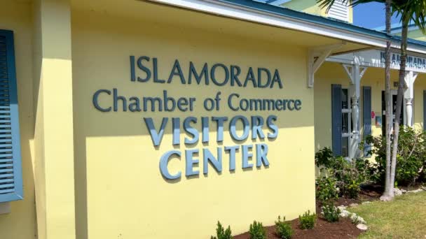Islamorada Visitors Center on the Florida Keys - ISLAMORADA, UNITED STATES - FEBRUARY 20, 2022 — стокове відео