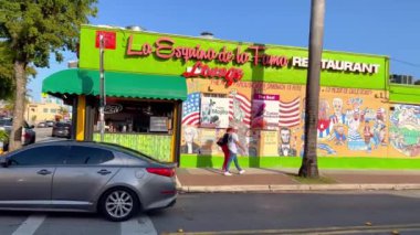 Little Havana Calle Ocho 'daki duvar resimleri - MIAMI, Birleşik Devletler - 20 Şubat 2022