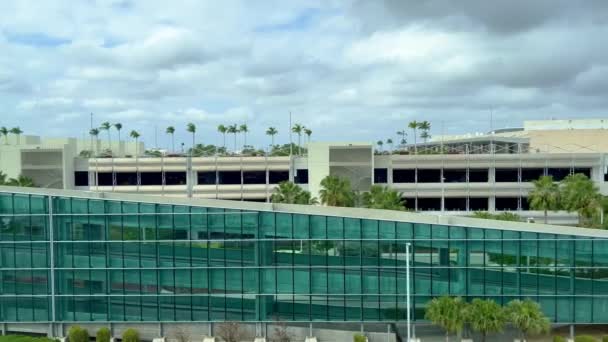 Miami International Airport MIA - MIAMI, ESTADOS UNIDOS - 20 DE FEBRERO DE 2022 — Vídeo de stock