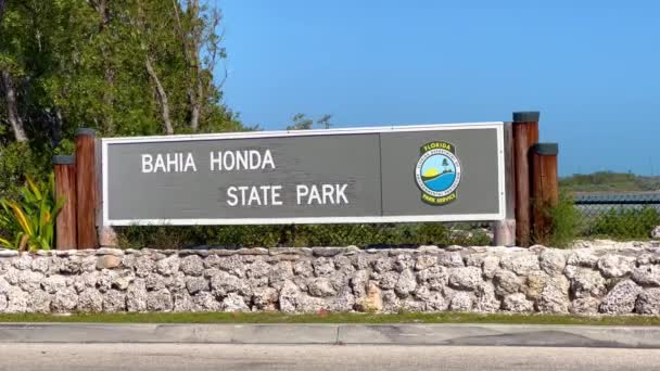 Belo Parque Estadual Bahia Honda nas Chaves da Flórida - FLORIDA KEYS, ESTADOS UNIDOS - FEVEREIRO 20, 2022 — Vídeo de Stock