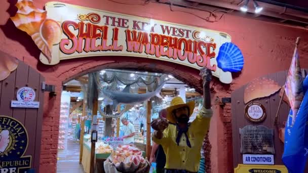 Shell Warehouse at Mallory Square on Key West - KEY WEST, UNITED STATES - FEBRUARY 20, 2022 — Stock Video