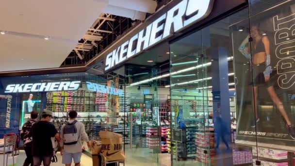 Sketchers Spor Malzemeleri - Fort Lauderdale, Birleşik Devletler - 20 Şubat 2022 — Stok video