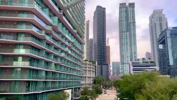 Miami Downtown en el distrito de Brickell - MIAMI, ESTADOS UNIDOS - 20 DE FEBRERO DE 2022 — Vídeos de Stock