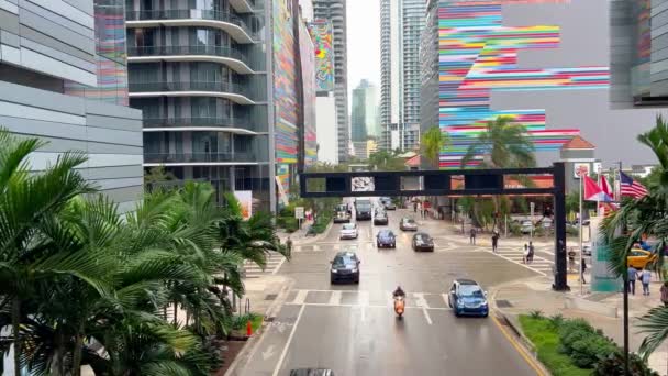 Modern Brickell City Centre in Miami Downtown - MIAMI, Ηνωμένες Πολιτείες - 20 Φεβρουαρίου 2022 — Αρχείο Βίντεο