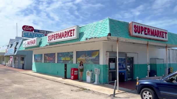 フロリダ・キーの古いスーパーマーケット-イスラモラダ,アメリカ- 2022年2月20日 — ストック動画