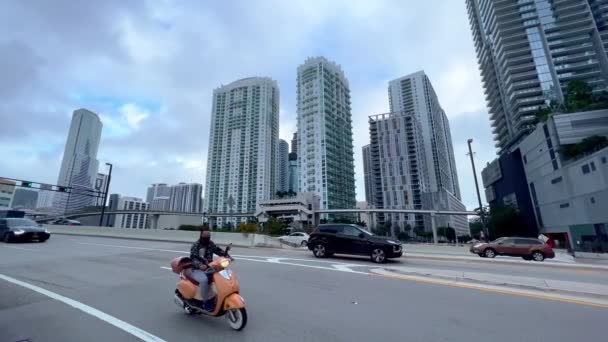 Modern Architecture in Downtown Miami at the Brickell district - MIAMI, UNITED STATES - Feb 20, 2022 — стоковое видео