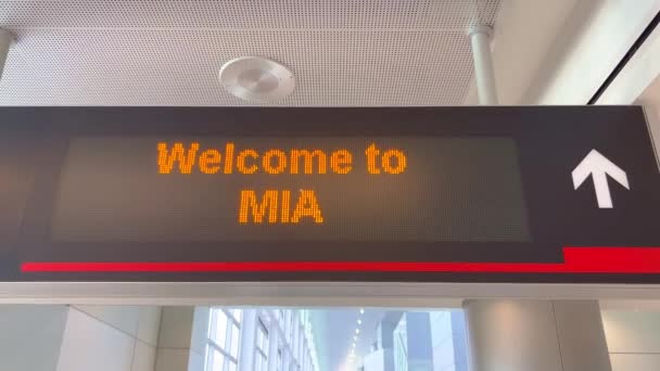 Bienvenido a MIA - Aeropuerto Internacional de Miami — Vídeo de stock
