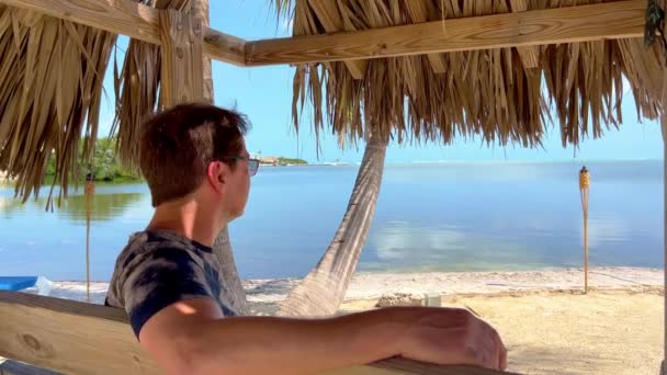 Disfrute de la paz y la tranquilidad en una aislada playa del Caribe — Vídeo de stock