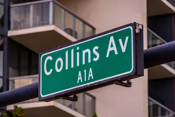 Famoso Collins Av - sinal de rua em Miami Beach — Fotografia de Stock