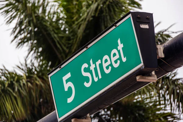 5 Straße am Miami Beach Straßenschild — Stockfoto