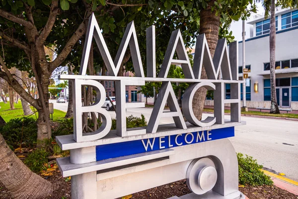 Miami Beach welkomstbord bij South Beach — Stockfoto