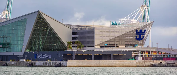 Royal Carribbean Cruise Terminal i Miami - MIAMI, FLORIDA - FEBRUARY 14, 2022 – stockfoto
