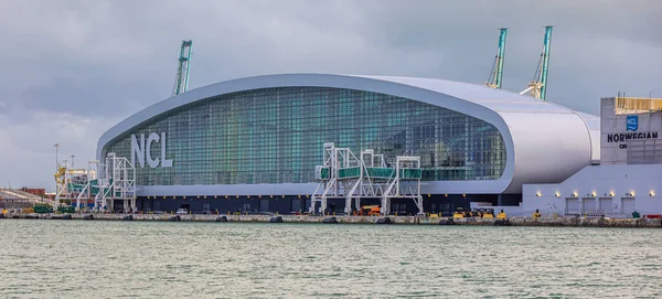 NCL Norwegian Cruise Liner Terminal Miami - MIAMI, FLORIDA - FEBRUARY 14, 2022 – stockfoto