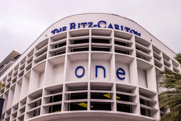 Ritz Carlton Miami Beach Hotel - MIAMI, FLORIDA - FEVEREIRO 14, 2022 — Fotografia de Stock