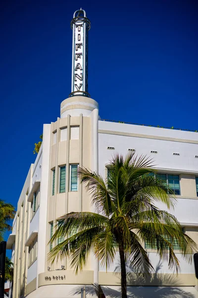 Tiffany - Miami Plajı 'ndaki Otel - MIAMI, FLORIDA - 14 Şubat 2022 — Stok fotoğraf