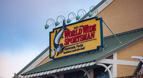 World Wide Sportsman Bass Pro Shops in Islamorada - MIAMI, FLORIDA - FEBRUARY 14, 2022 — 图库照片