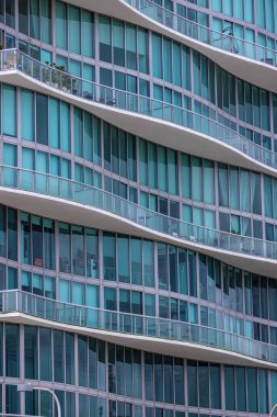 Miami şehir merkezindeki modern mimari - MIAMI, FLORIDA - 14 Şubat 2022