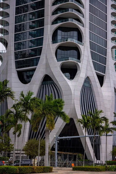 Arquitetura moderna no centro de Miami - MIAMI, FLORIDA - FEVEREIRO 14, 2022 — Fotografia de Stock