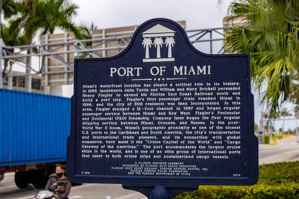 迈阿密港信息表- MIAMI, FLORIDA - 2022年2月14日 — 图库照片