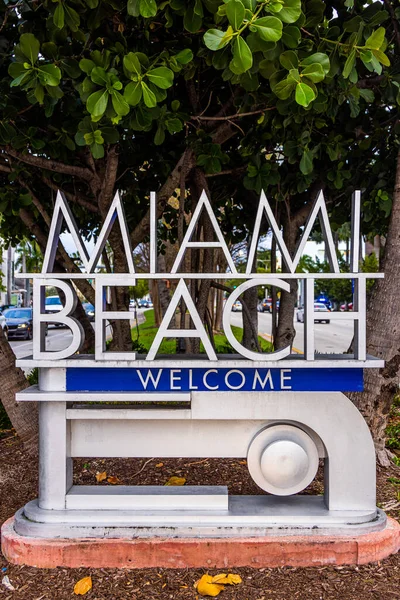 Miami Beach Welcome Sign - MIAMI, FLORIDA - 2022. február 14. — Stock Fotó