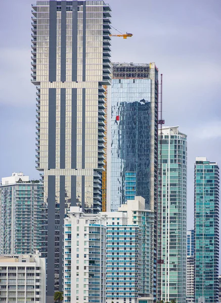 Οι σύγχρονοι ουρανοξύστες του κέντρου του Μαϊάμι - MIAMI, FLORIDA - 14 Φεβρουαρίου 2022 — Φωτογραφία Αρχείου