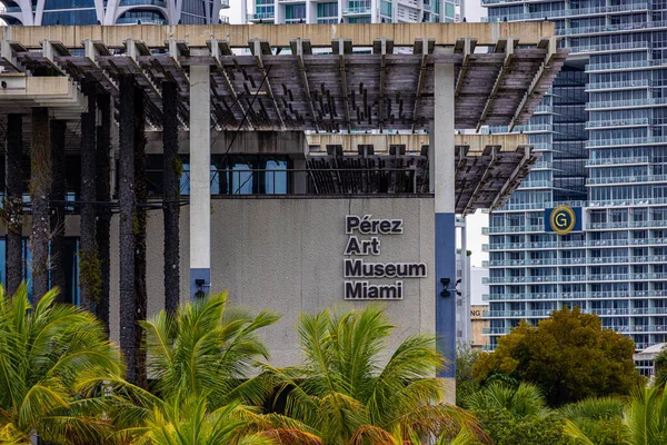 Perez Kunstmuseum in Miami - MIAMI, FLORIDA - 14. Februar 2022 — Stockfoto