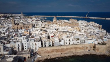 İtalya 'nın tarihi Monopoli kasabası