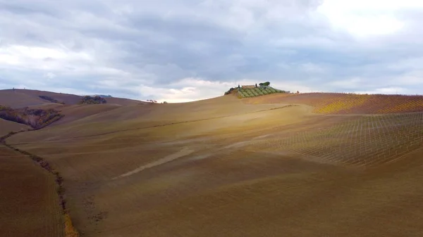 Typische landelijke velden en landschap in Toscane Italië — Stockfoto