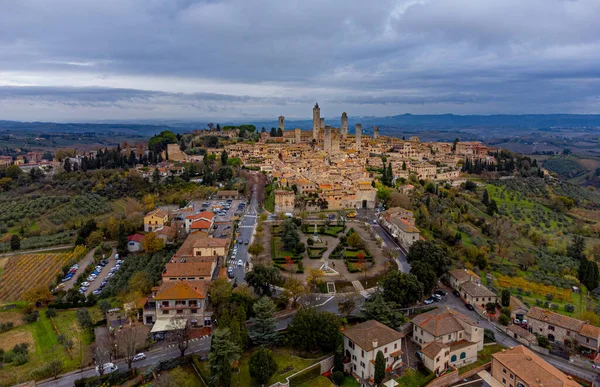 หมู่บ้าน San Gigmignano ในทัสกานี อิตาลี - มุมมองทางอากาศ — ภาพถ่ายสต็อก